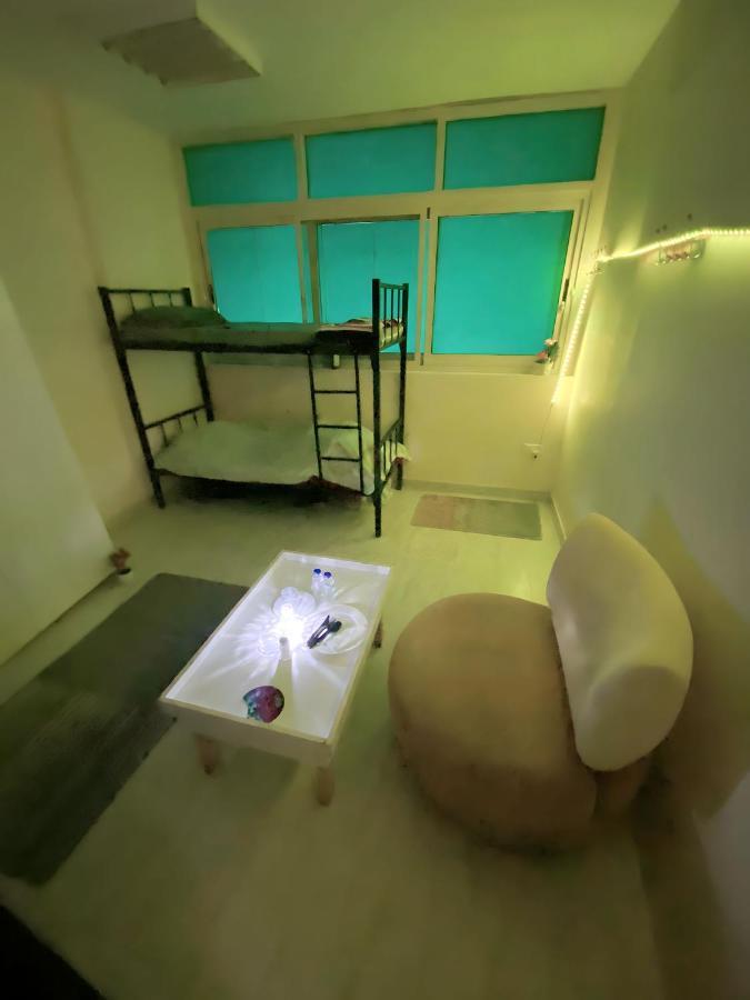 Mbz - Bed Space 