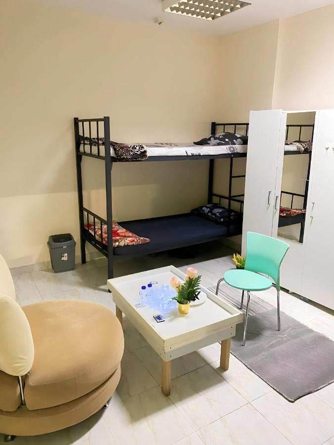Mbz - Bed Space 
