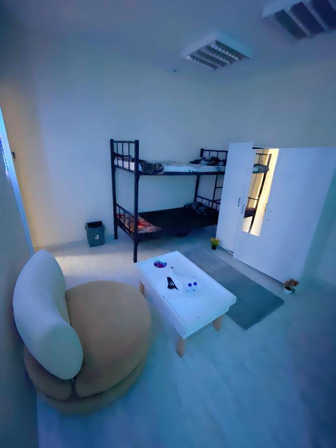 Mbz - Bed Space 