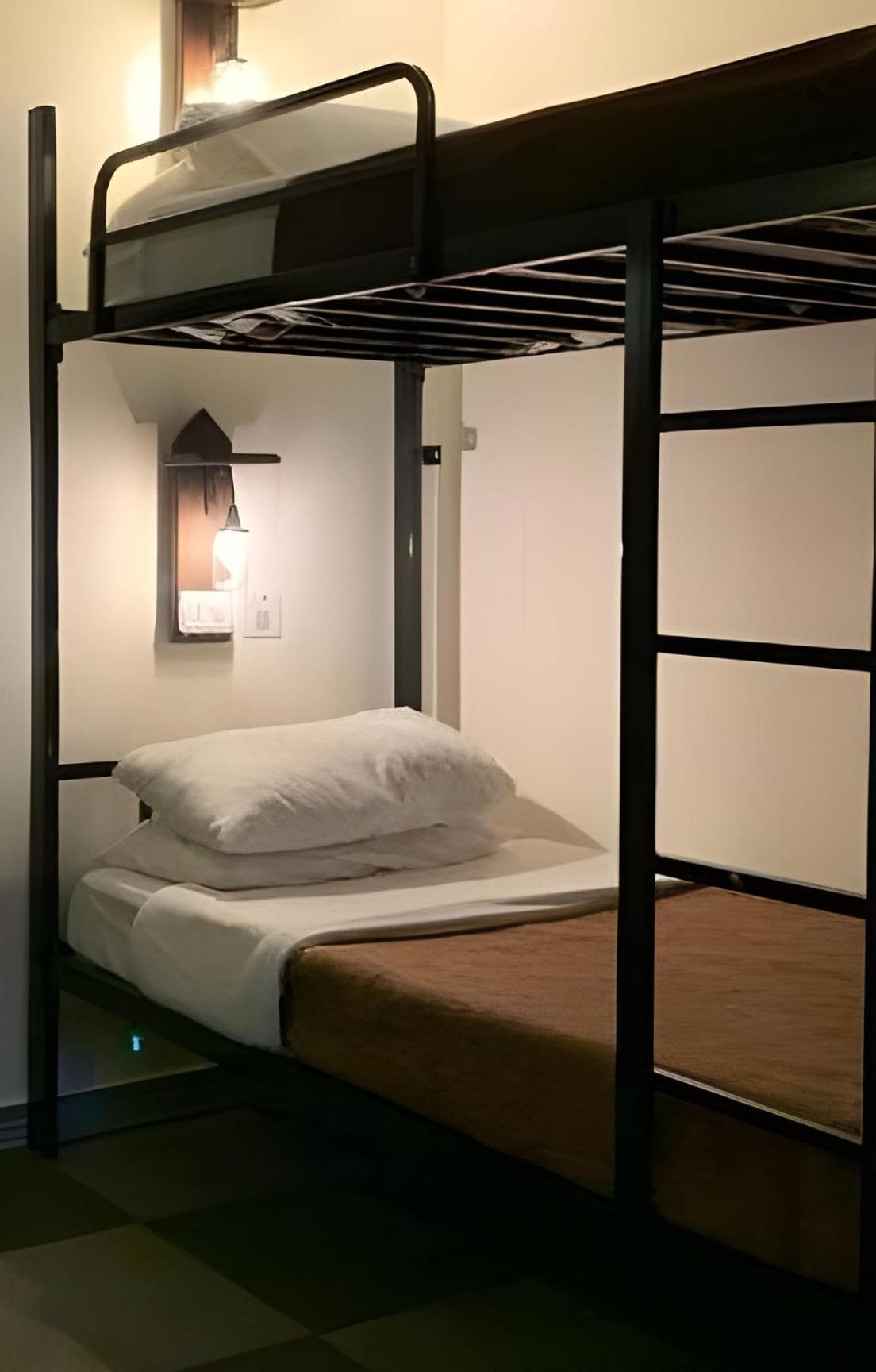 Mbz - Bed Space 